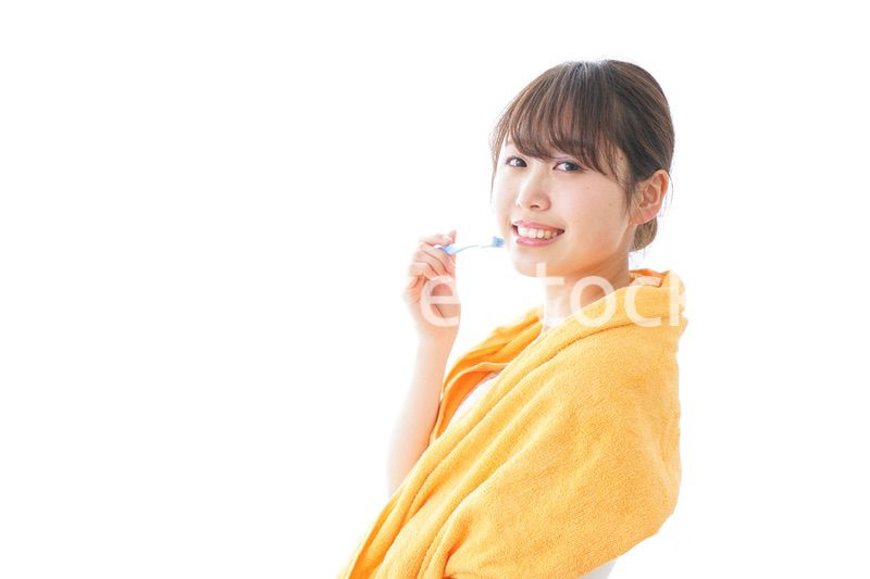 ハミガキをする女性