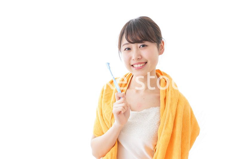 ハミガキをする女性