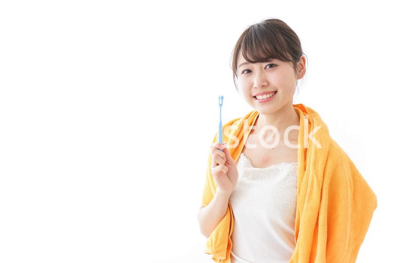 ハミガキをする女性