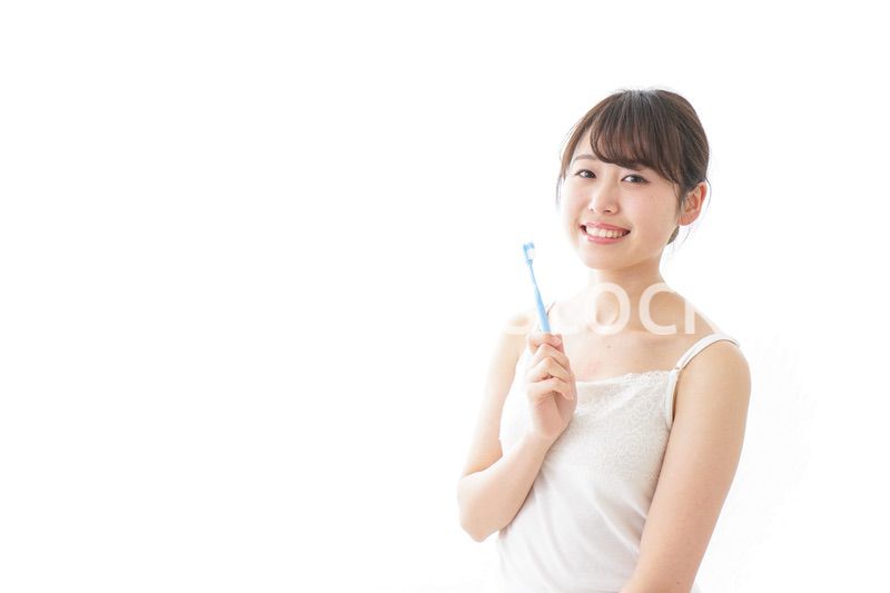 ハミガキをする女性