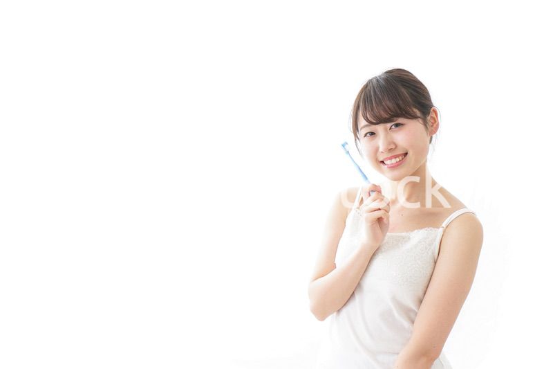 ハミガキをする女性
