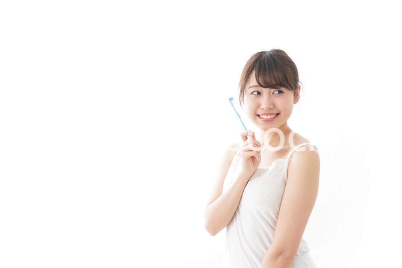 ハミガキをする女性