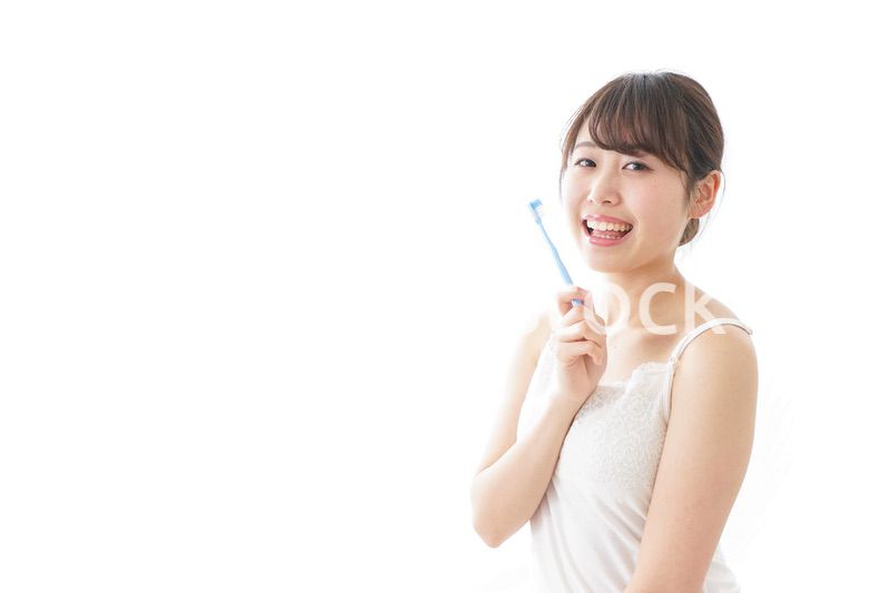ハミガキをする女性