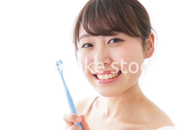 ハミガキをする女性