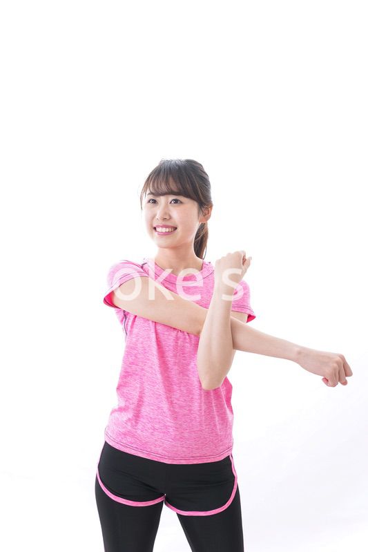 ストレッチをする女性