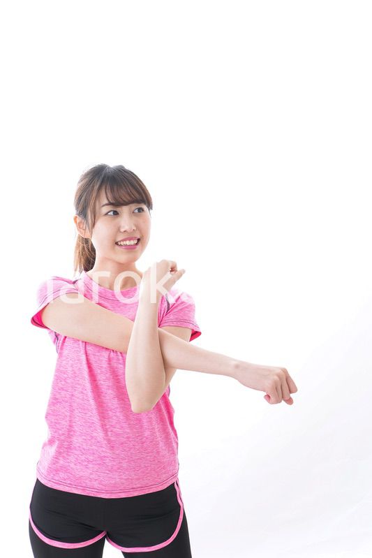 ストレッチをする女性