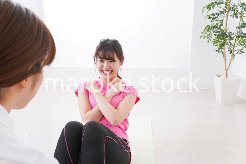 筋トレする女性