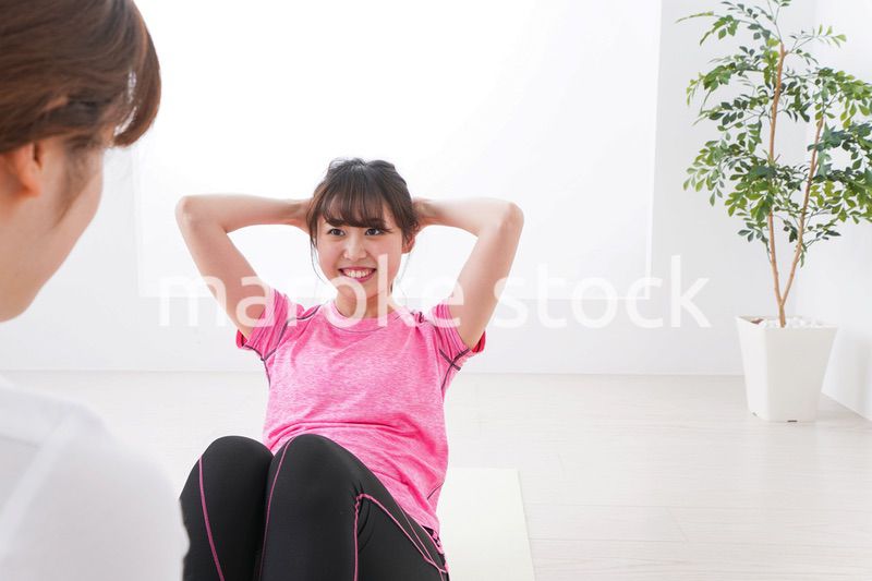 筋トレする女性