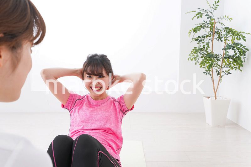 筋トレする女性