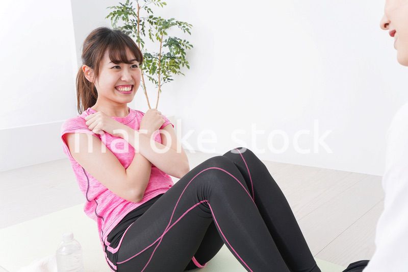 筋トレする女性