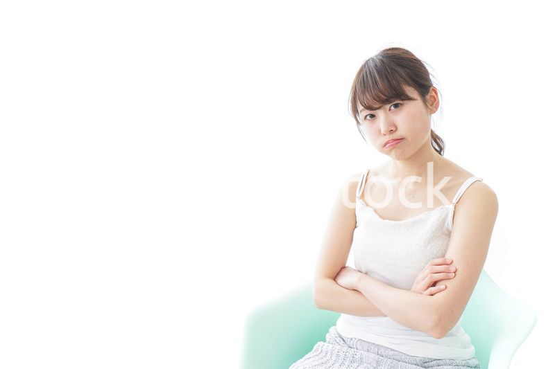 腹を立てる女性