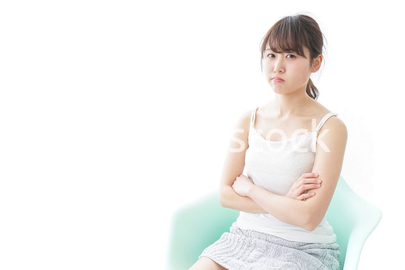 腹を立てる女性