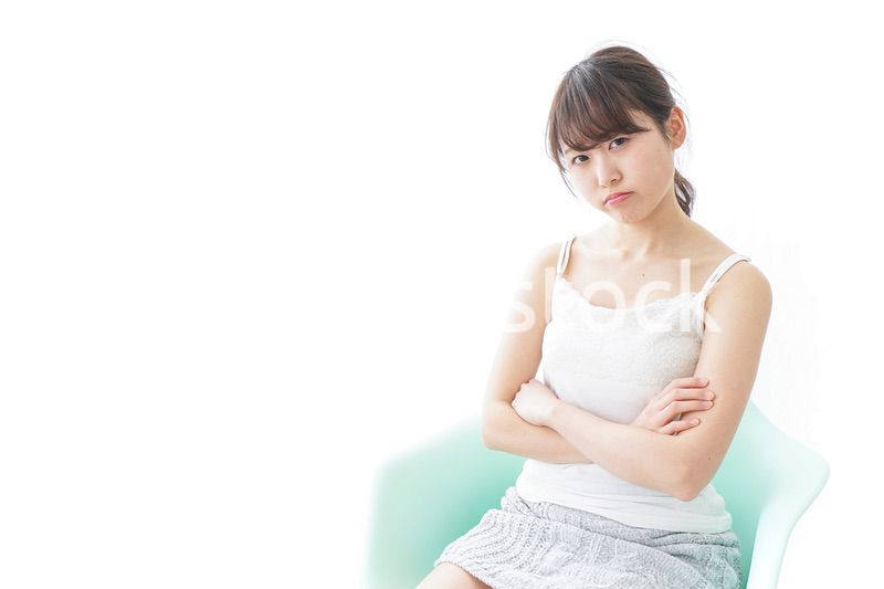 腹を立てる女性