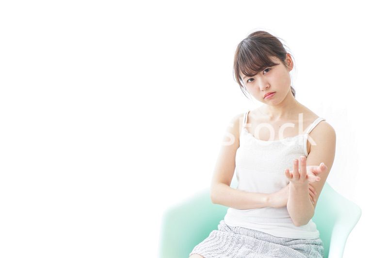 腹を立てる女性