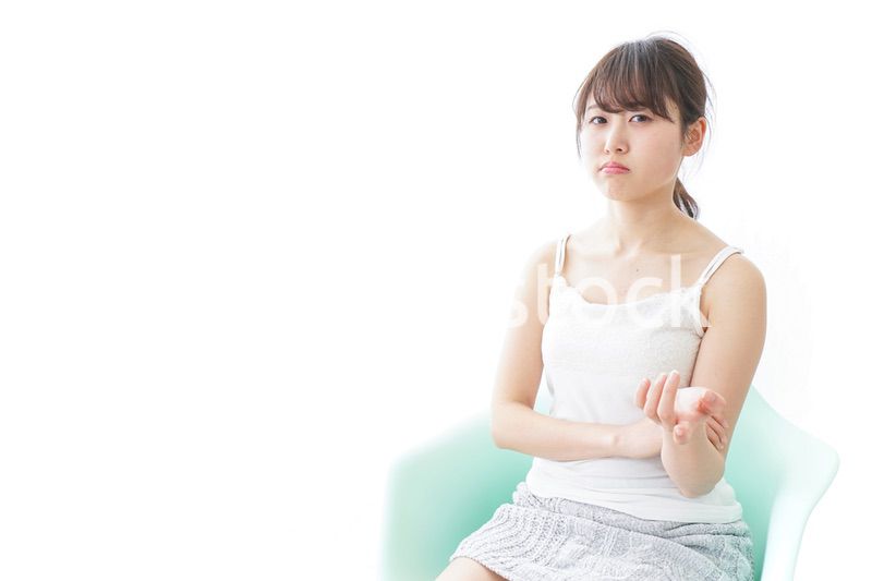 腹を立てる女性