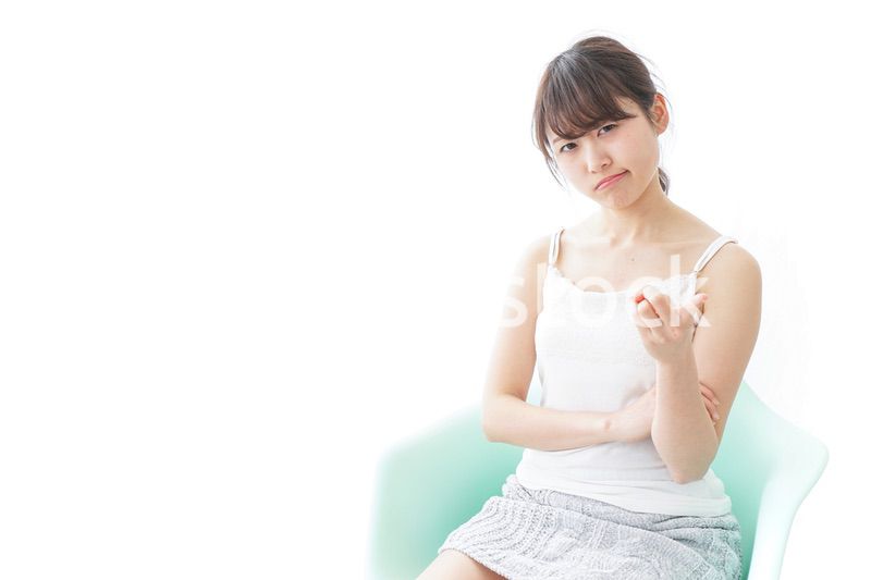 腹を立てる女性