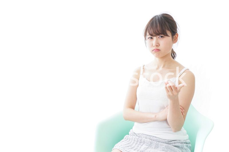 腹を立てる女性