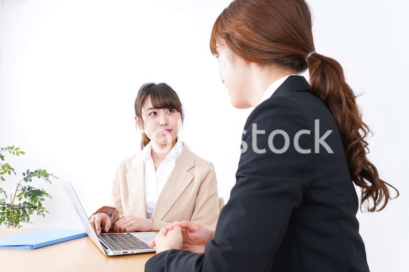 会議をするビジネスパーソン