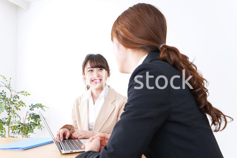 会議をするビジネスパーソン