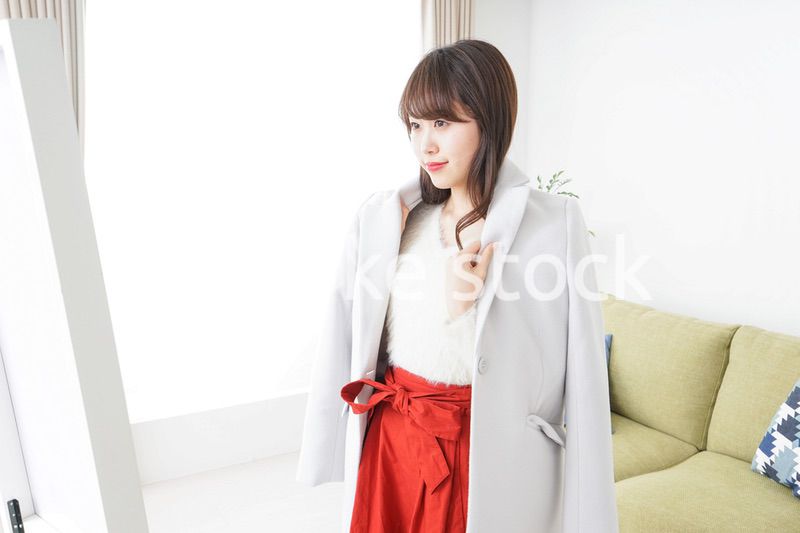 お洒落をする女性