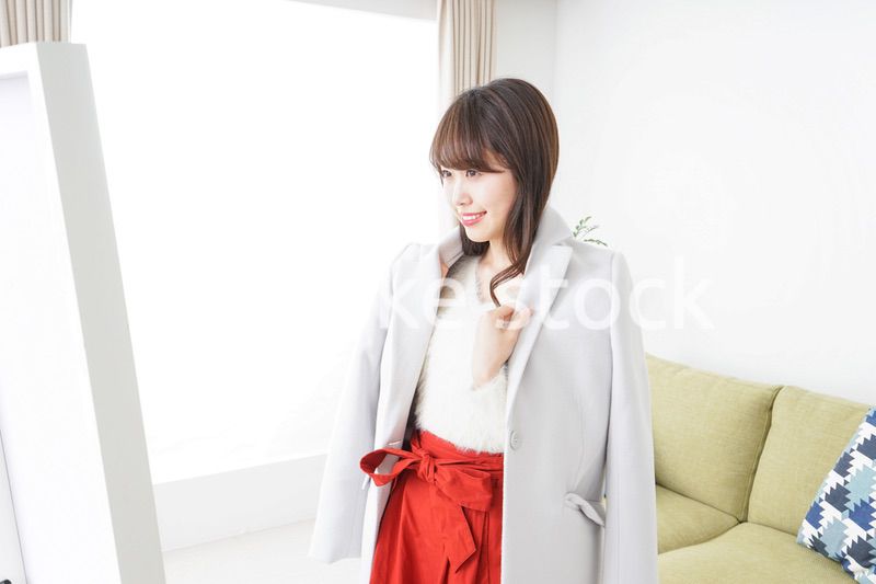 お洒落をする女性