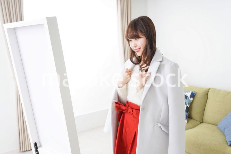 お洒落をする女性