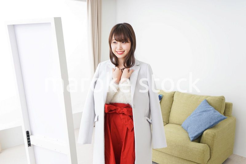 お洒落をする女性