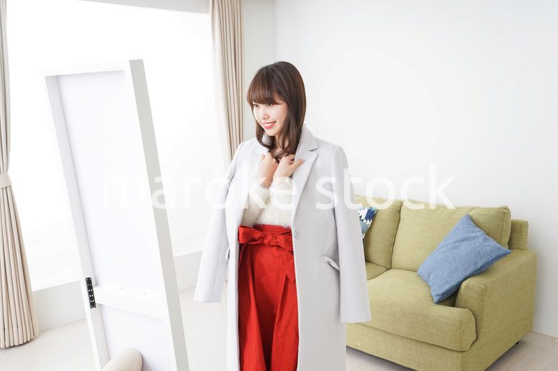 お洒落をする女性