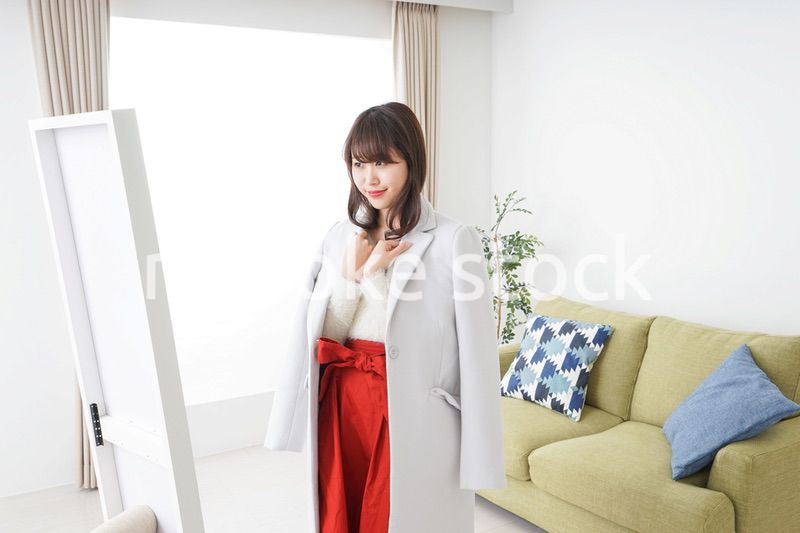 お洒落をする女性