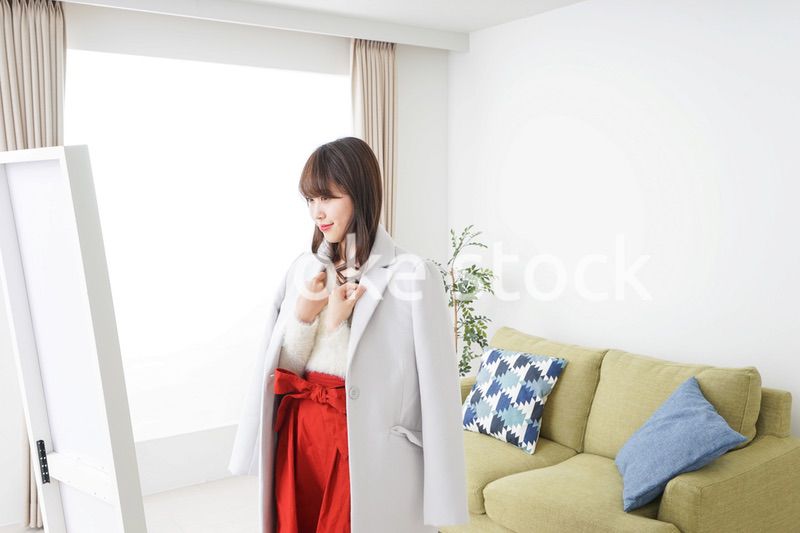 お洒落をする女性