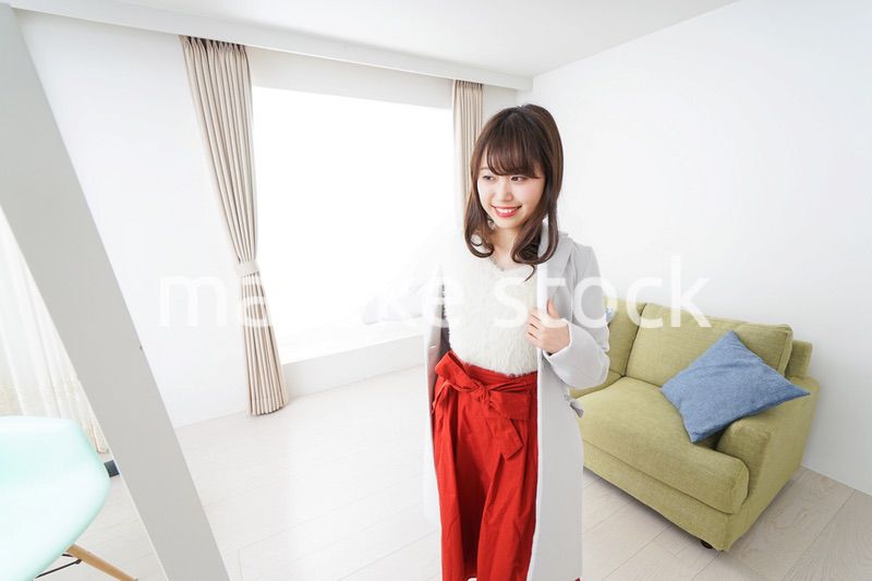 お洒落をする女性