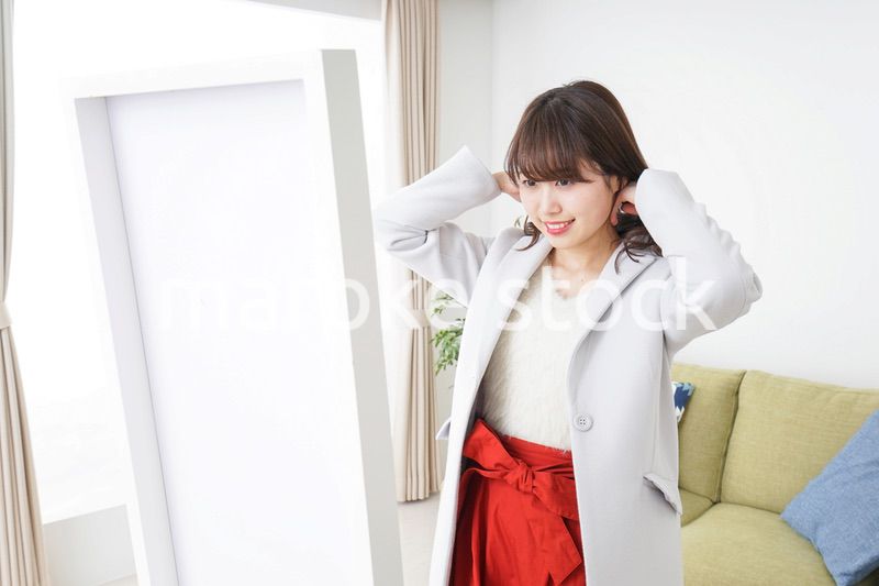 お洒落をする女性