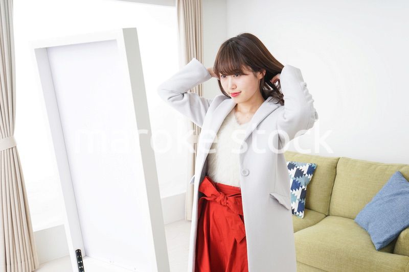 お洒落をする女性