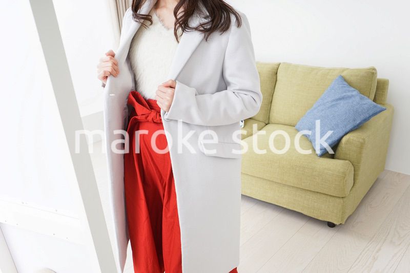 お洒落をする女性