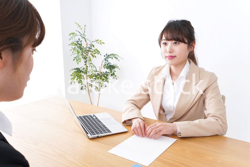 会議をするビジネスパーソン