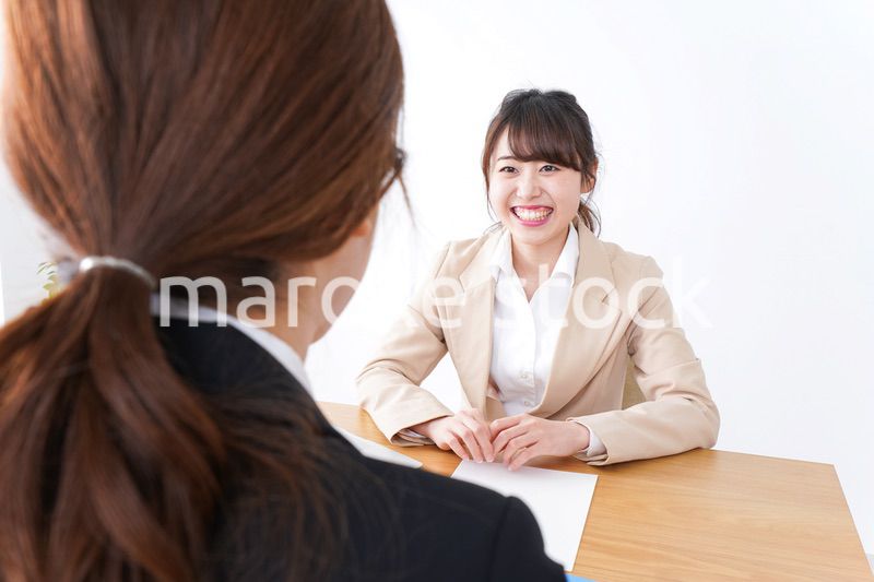 会議をするビジネスパーソン