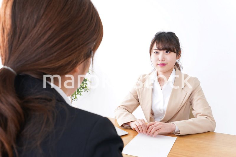 会議をするビジネスパーソン