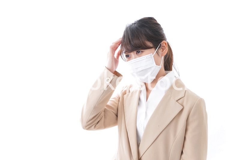 風邪をひいたビジネスウーマン