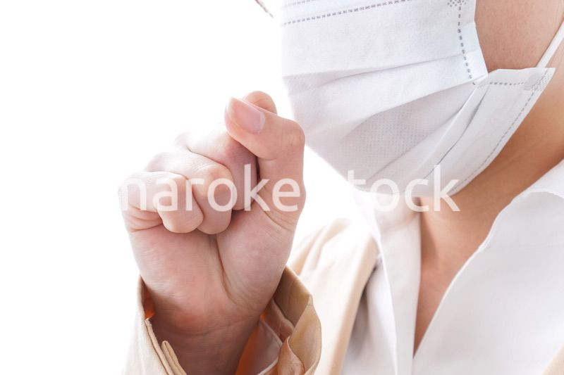 風邪をひいたビジネスウーマン