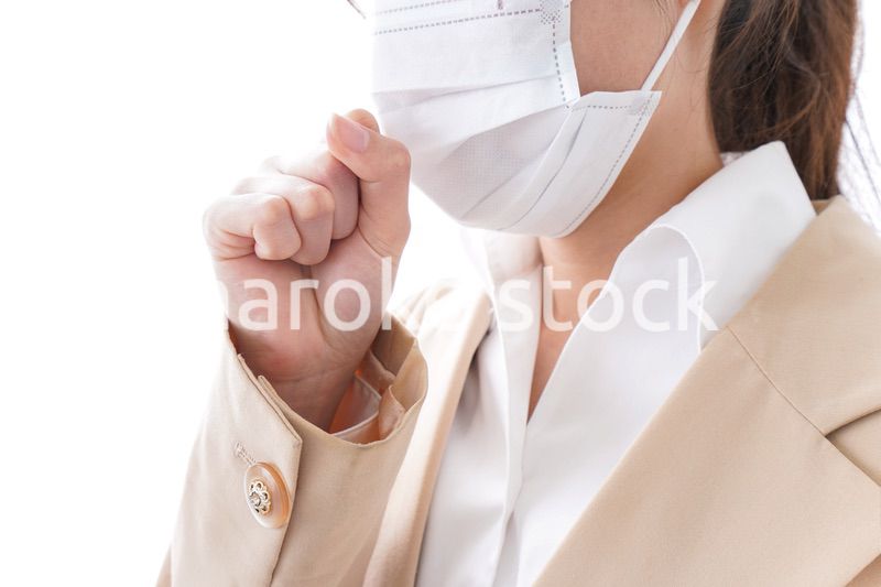 風邪をひいたビジネスウーマン