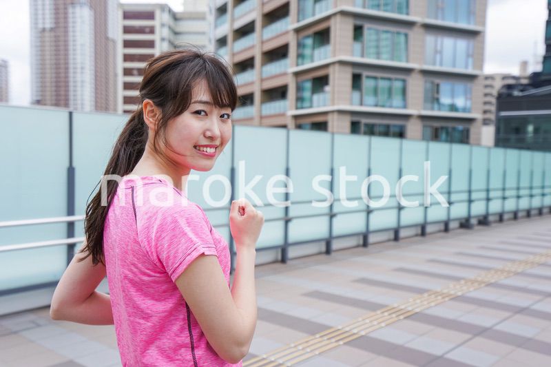 ランニングをする女性