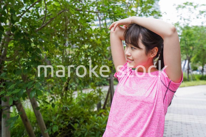 ストレッチする女性