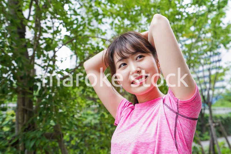 ストレッチする女性