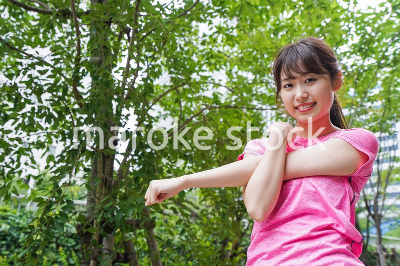 ストレッチする女性