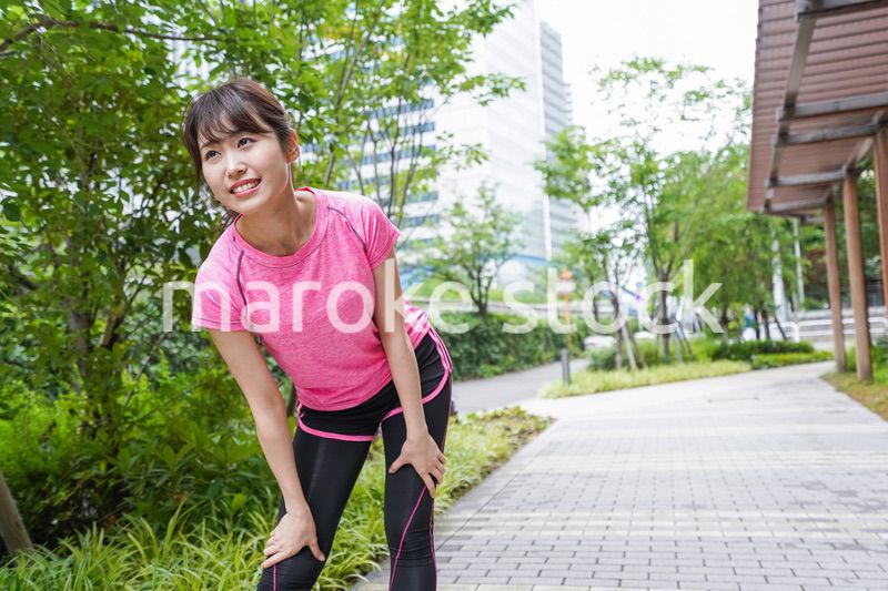 ストレッチする女性