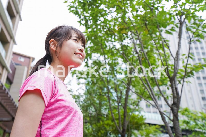 ストレッチする女性