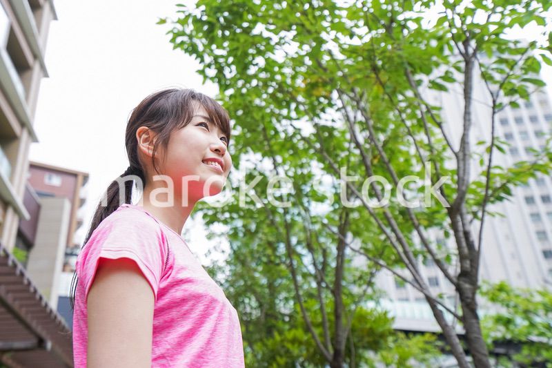 ランニングする女性