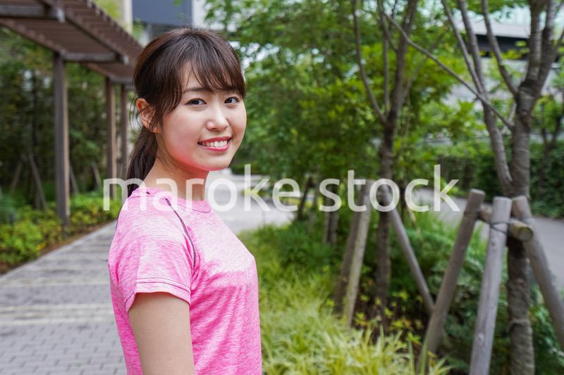 ストレッチする女性