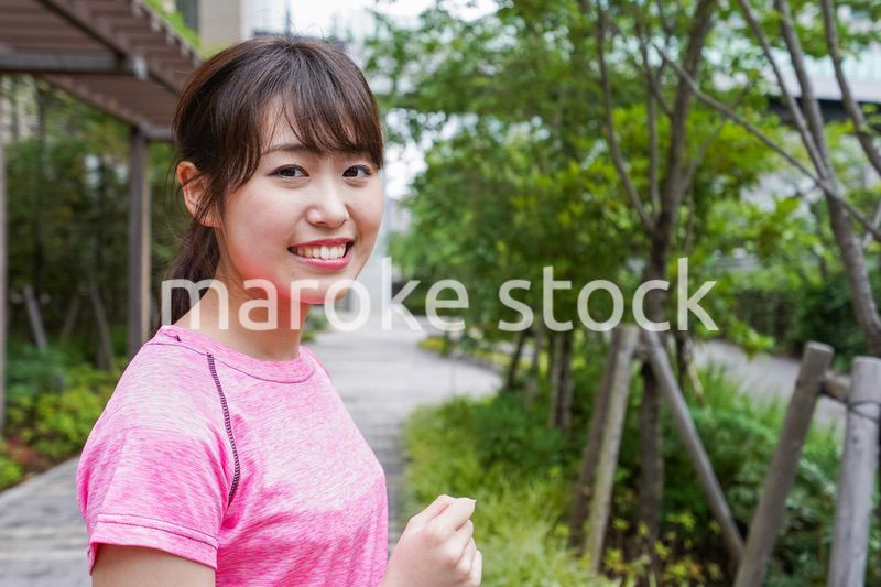 ランニングする女性