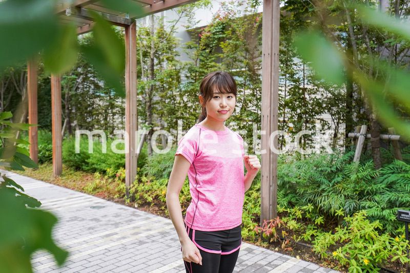 ランニングする女性